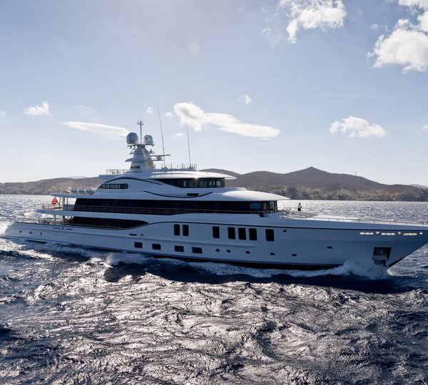 Amels Limited Edition 242 - Profile Underway