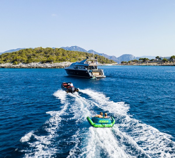 Andromeda Yacht With Toys