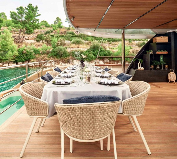 Anetta Aft Dining Table