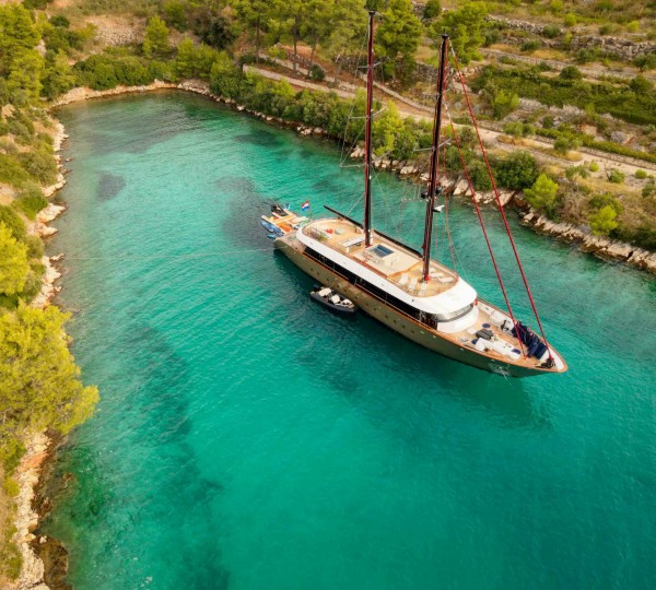 Anetta Anchored In The Bay