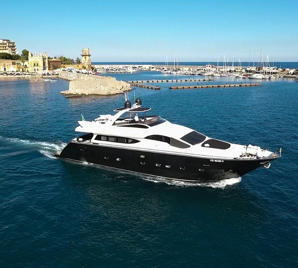 Antago Motor Yacht SEVEN STARS - Main Shot