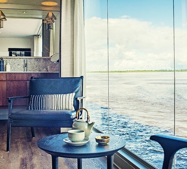 Aria Amazon Design Suite Bathroom