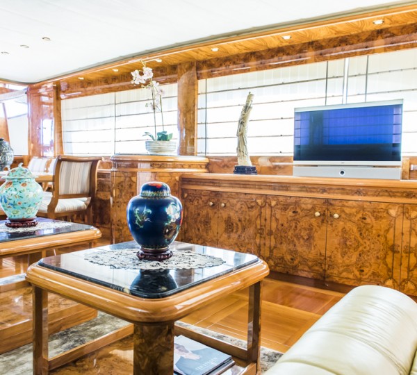 Salon with entertainment