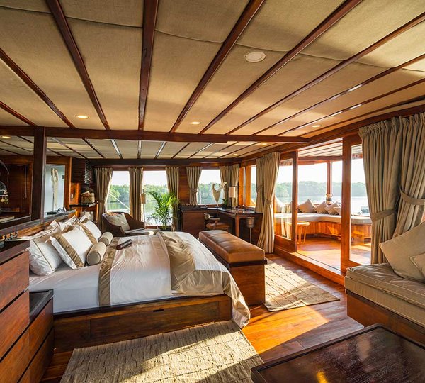 BATAVIA Master Suite