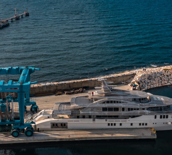 BILGIN 263-III Motor Yacht NB78 Hitting Water