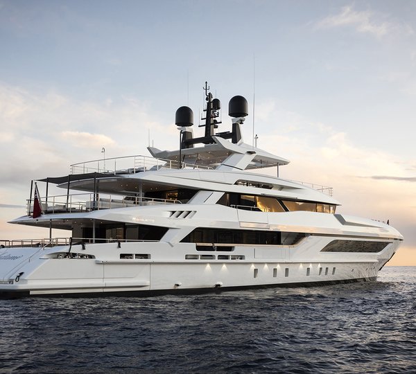 Baglietto Motor Yacht ANDIAMO - Stern View