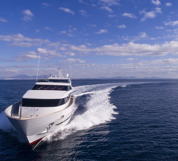 Baglietto Motor Yacht SOLE DI MARE - Cruising