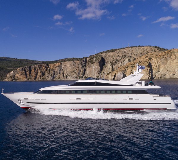 Baglietto Motor Yacht SOLE DI MARE - Profile View Running