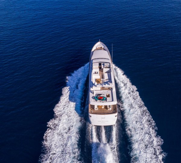 Baglietto Motor Yacht SOLE DI MARE - Stern View While Cruising