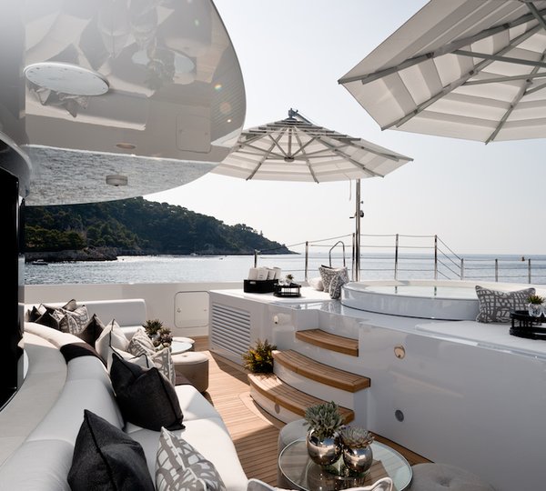 Jacuzzi and loungers sun deck