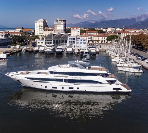 Benetti Yacht LUCKY WAVE