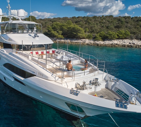 Bow View With Jacuzzi And A Couple