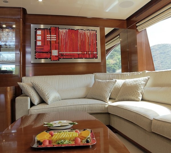 Bridge Deck Salon And Bar