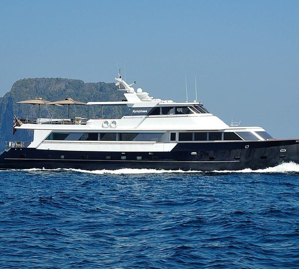 Broward Marine Yacht NYMPHAEA - Cruising