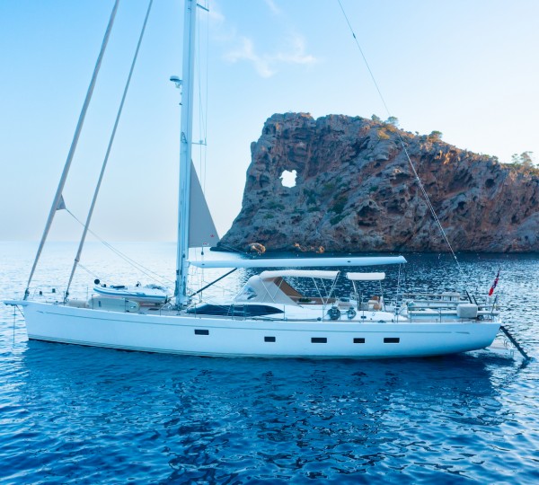 CHAMPAGNE HIPPY Sailing Yacht