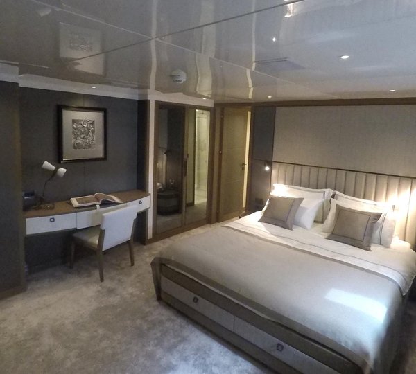 CMB Yacht Liquid Sky Charter VIP