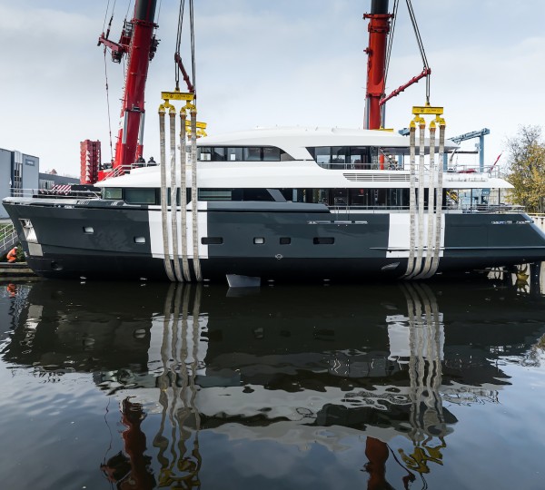 COCOON Yacht Hitting Water