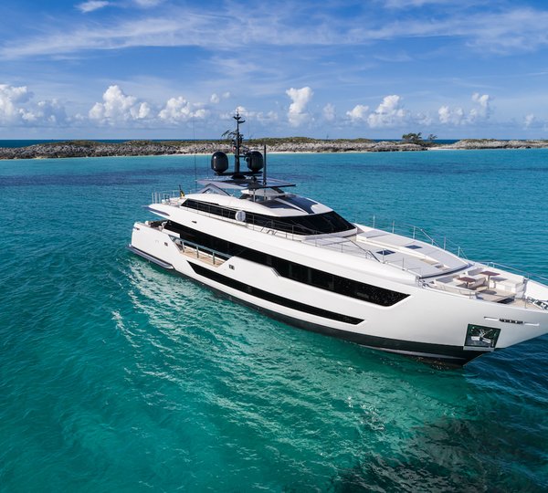 CUSTOM LINE 120 Exterior