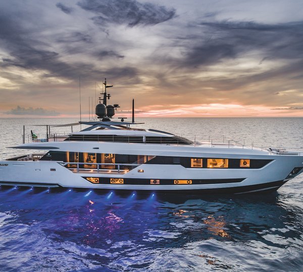 CUSTOM LINE 120 Superyacht