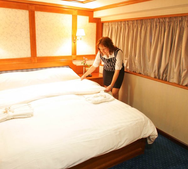 Calisto_double_bed__cabin