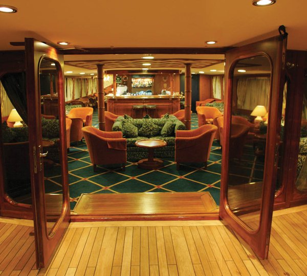 Callisto_Lounge_entrance_