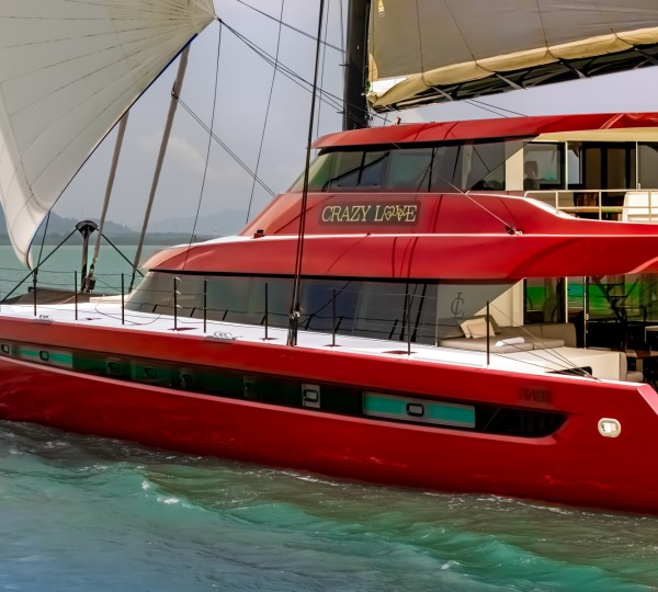 Catamaran CRAZY LOVE Close Up