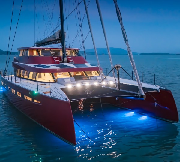 Catamaran CRAZY LOVE Underwater Lighting