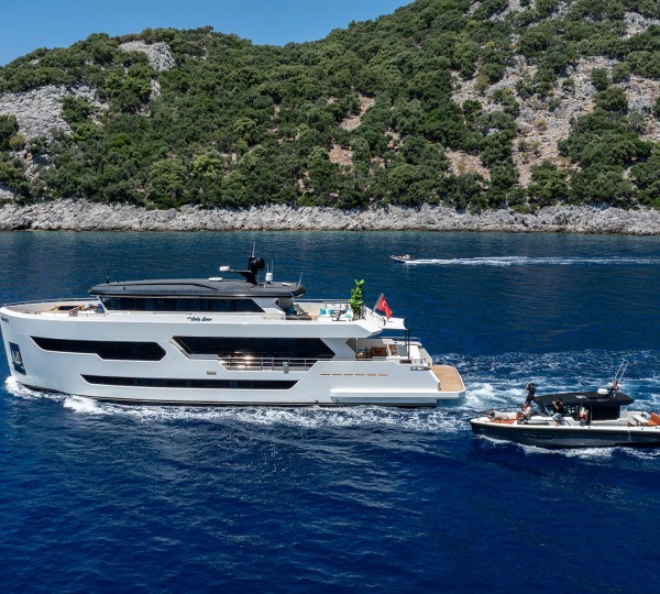 Charter Yacht LADY LUNA