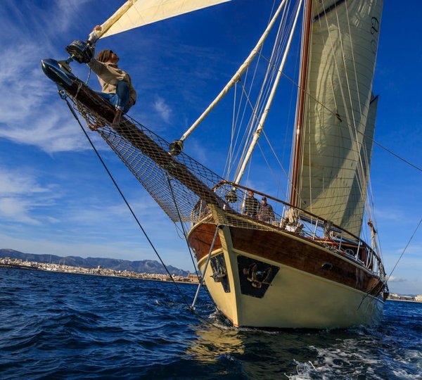 Classic Yacht DIRDAM