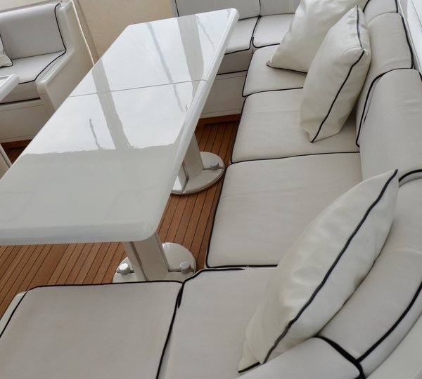 Cockpit Seating On Main Deck