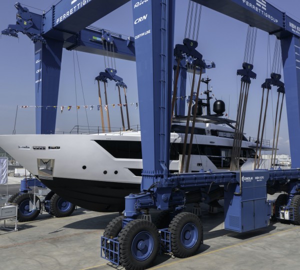 Custom Line 106 Yacht ETOILE Launched