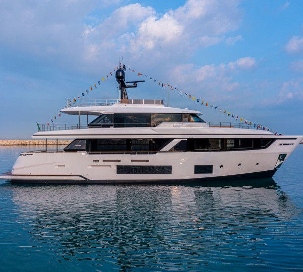 Custom Line Navetta 30 Motor Yacht Wolfpack
