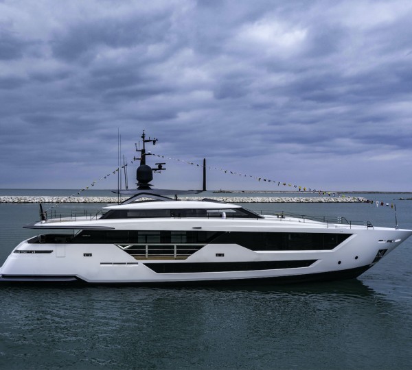 Custom Line Motor Yacht CIAO M