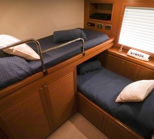 Twin bunk cabin