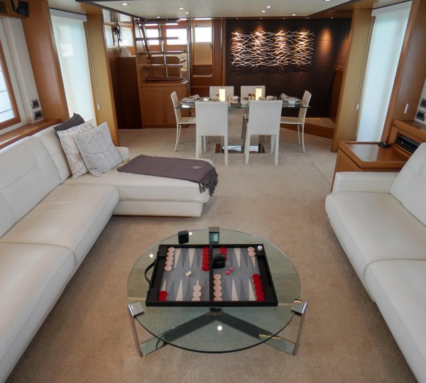 Salon view forward to dining