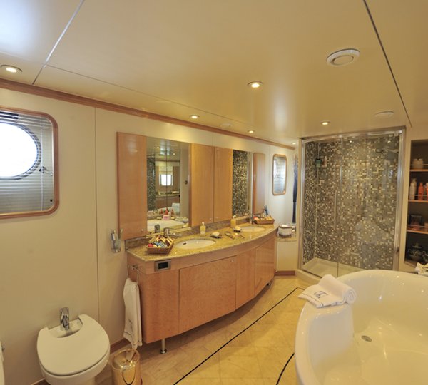 Darwin Cabin - Bathroom