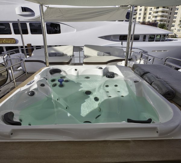 Deluxe Jacuzzi