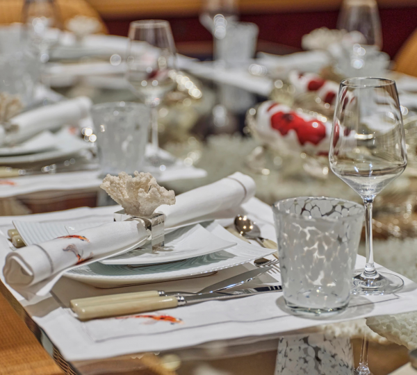 Dining Table Preview