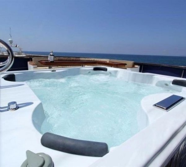 Donna Del Mare Jacuzzi