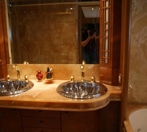 Double Cabin - Bathroom