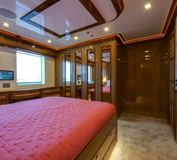 Double Cabin With Large Windows