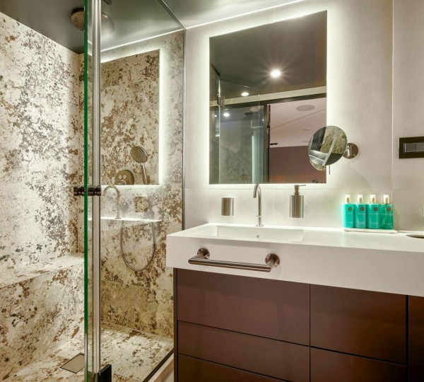 Double Guest Cabin - Bathroom