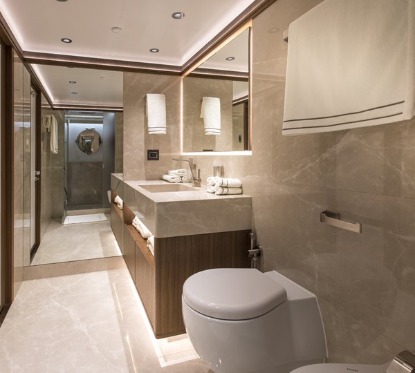 Double Guest Cabin Ensuite Bathroom