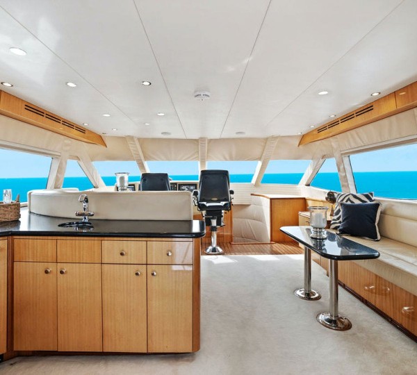 Enclosed Flybridge Salon