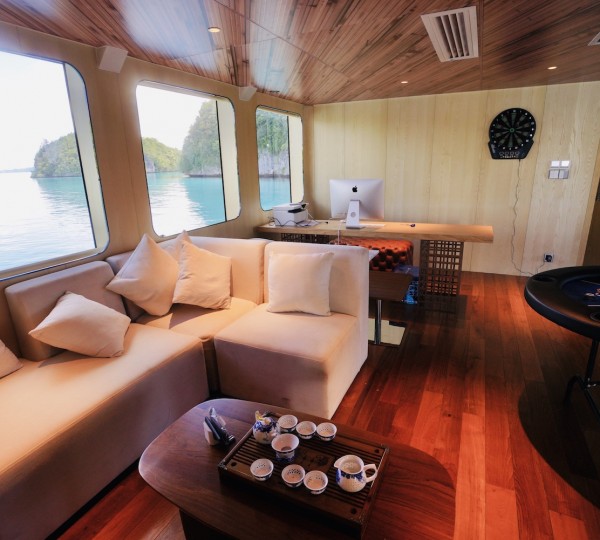 Entertainment Saloon