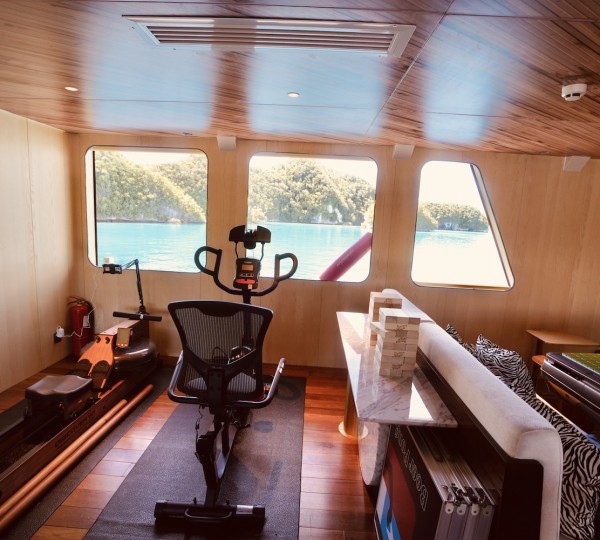 Entertainment Saloon1