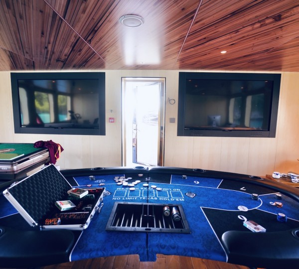 Entertainment Saloon2