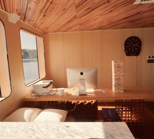 Entertainment Saloon4