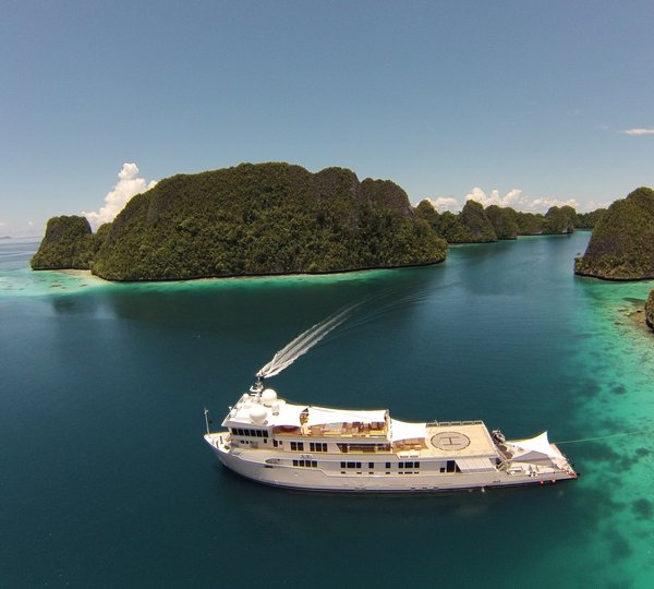 Explorer Superyacht SuRi 