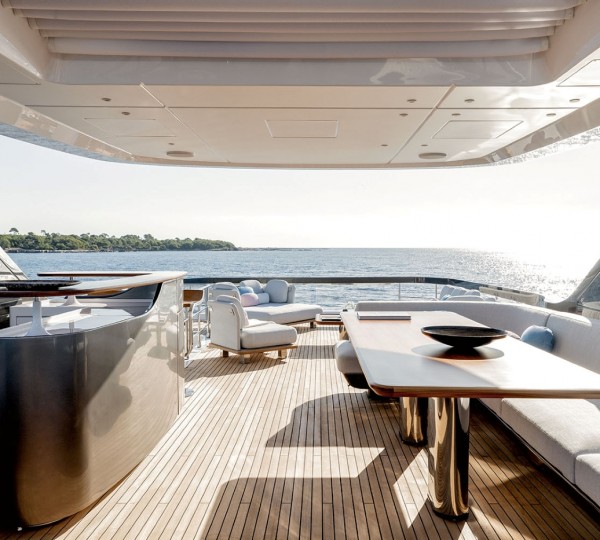 Exteiror Relaxation Area With Dining